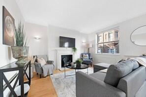 Unclassified image, 2 of 29, button - Mayfair Mews Apartment- 2 Bed (2) (London)