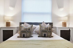 Unclassified image, 4 of 29, button - Mayfair Mews Apartment- 2 Bed (2) (London)