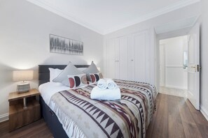 Unclassified image, 5 of 29, button - Mayfair Mews Apartment- 2 Bed (2) (London)