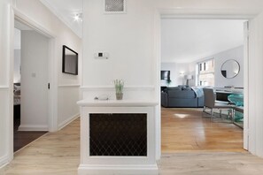 Unclassified image, 3 of 29, button - Mayfair Mews Apartment- 2 Bed (2) (London)