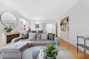 Unclassified image, 5 of 32, button - Mayfair Mews Apartment- 2 Bed (3) (London)