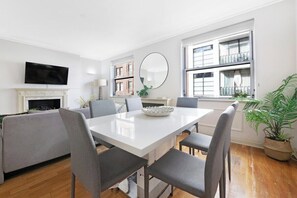 Unclassified image, 4 of 32, button - Mayfair Mews Apartment- 2 Bed (3) (London)