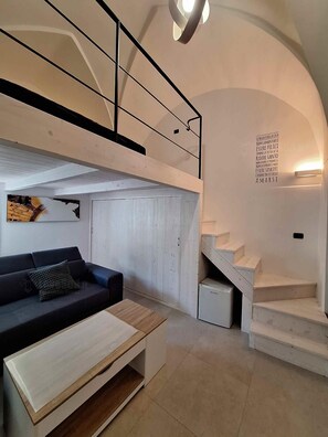 TV - Casa della Nonna - One Bedroom House, Sleeps 4 (Castrignano del capo)