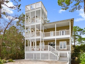 Exterior - Coastal 30A Retreat - 4BR - Sleeps 8 - Walk to Beach (Santa Rosa Beach)