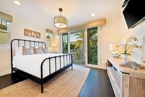 6 bedrooms, iron/ironing board, WiFi, bed sheets - Grand 5BD Tri-Level Home with Bay Views Garage Parking AC & Large Patio! (San Diego)