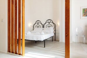 1 bedroom, iron/ironing board, free WiFi, bed sheets - Pindaro House by Ortigia Apartments (Syracuse)