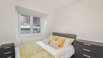 3 bedrooms, iron/ironing board, WiFi, bed sheets