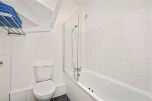 Bathroom - 2 Bed Apartment- Finsbury Park Station (C) (London)
