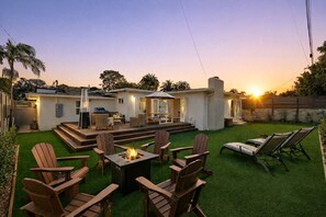 Terrace/patio - Perfect for Families, Lrg Back Yard, Firepit W/ AC, Stunning! (San Diego)