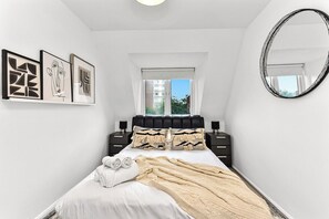 2 bedrooms, iron/ironing board, WiFi, bed sheets - 1 Bed Apartment- Finsbury Park (D) (London)