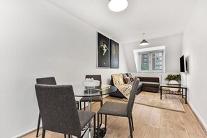 TV - 1 Bed Apartment- Finsbury Park (D) (London)