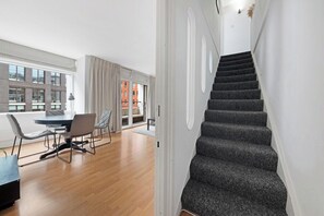 Dining - 2 Bed Apartment- Central London- Lift & Balcony (London)