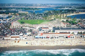 Beach nearby - Great for Families,Amazing Rooftop Deck,Walk 2 Beach W/AC + Parking! (San Diego)