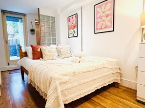 3 slaapkamers, een strijkplank/strijkijzer, wifi, beddengoed