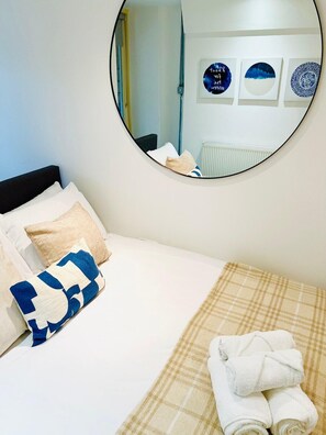 3 bedrooms, iron/ironing board, WiFi, bed sheets - 2 Bed Garden Flat- Highgate (London)