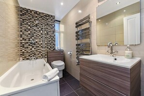 Bathroom - 1 Bed Apartment- Marble Arch (5) (London)