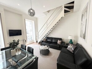 Unclassified image, 4 of 25, button - Large 3 Bed / 3 Bath Apartment- Central London (London)
