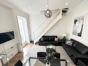 Unclassified image, 5 of 25, button - Large 3 Bed / 3 Bath Apartment- Central London (London)