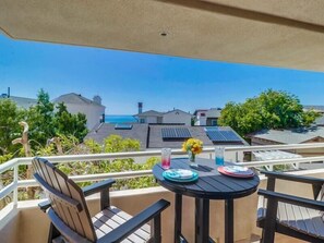 Outdoor dining - NEW! 30+Day 2BD 2BTH with Ocean Views in Birdrock of La Jolla!  Parking AC & Walkability! (San Diego)