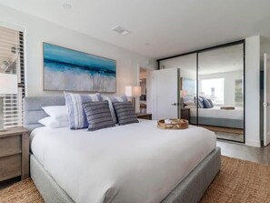 2 bedrooms, iron/ironing board, WiFi, bed sheets - NEW! 30+Day 2BD 2BTH with Ocean Views in Birdrock of La Jolla!  Parking AC & Walkability! (San Diego)