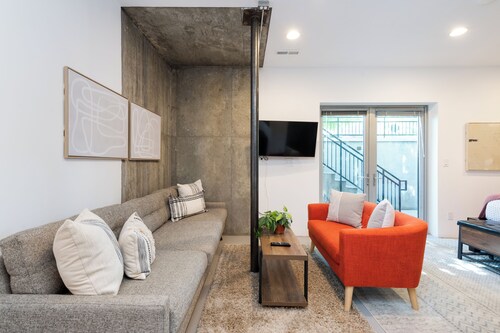 ChampaHouse GuestSuite - EZAccess to Rino/Ballpark
