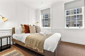 Unclassified image, 5 of 27, button - 2 Bed House- Piccadilly! (London)