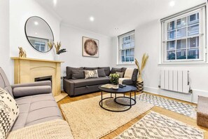 TV - 2 Bed House- Piccadilly! (London)