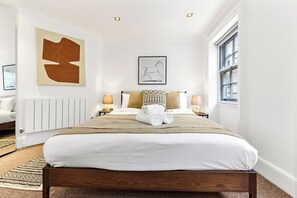 Unclassified image, 3 of 27, button - 2 Bed House- Piccadilly! (London)