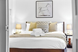 Unclassified image, 4 of 27, button - 2 Bed House- Piccadilly! (London)