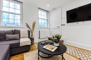TV - 2 Bed House- Piccadilly! (London)