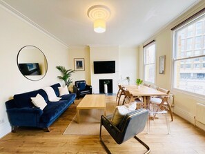 Unclassified image, 4 of 27, button - Huge 4 Bed- Archway Underground Station! (London)