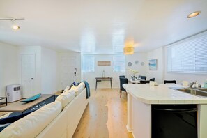 Interior - Perfect For Families, Steps To Beach, Parking & AC (San Diego)