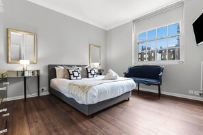 Unclassified image, 2 of 37, button - 2 Bed Apartment- Mayfair (4) (London)