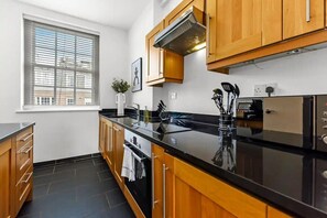 Fridge, microwave, oven, stovetop - 1 Bed Apartment with elevator- Mayfair  (6) (London)