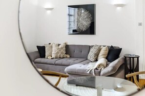 Smart TV - 1 Bed Apartment with elevator- Mayfair  (6) (London)