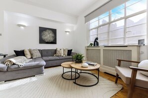 Unclassified image, 4 of 20, button - 1 Bed Apartment with elevator- Mayfair  (6) (London)