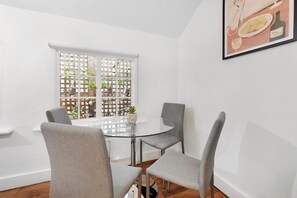 Dining - 2 Bed Piccadilly Apartment (1) (St. James's)