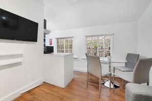 Unclassified image, 4 of 23, button - 2 Bed Piccadilly Apartment (1) (St. James's)