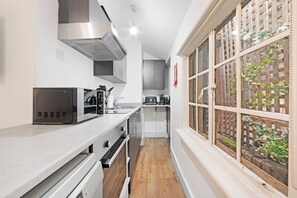 Unclassified image, 2 of 23, button - 2 Bed Piccadilly Apartment (1) (St. James's)