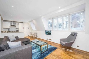 Unclassified image, 4 of 11, button - 2 Bed / 2 Bath Apartment with lift- Oxford Street! (London)