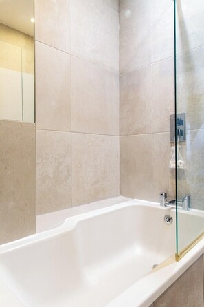 Towels - Mayfair Loft Apartment! (London)