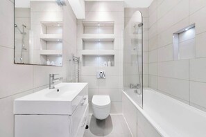 Towels - Split Level 3 Bed Apartment- Kings Cross Station (London)