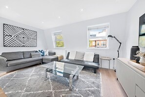 Unclassified image, 3 of 30, button - Split Level 3 Bed Apartment- Kings Cross Station (London)