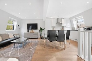 Unclassified image, 5 of 30, button - Split Level 3 Bed Apartment- Kings Cross Station (London)