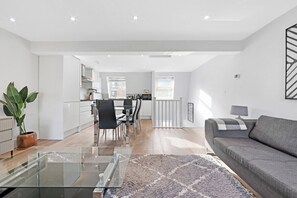 Unclassified image, 4 of 30, button - Split Level 3 Bed Apartment- Kings Cross Station (London)