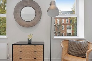 Interior - Split Level 3 Bed Apartment- Kings Cross Station (London)