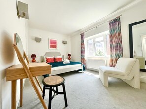 Unclassified image, 4 of 19, button - Split Level 2 Bed Apartment- Mayfair (London)