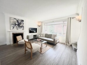 Unclassified image, 5 of 19, button - Split Level 2 Bed Apartment- Mayfair (London)