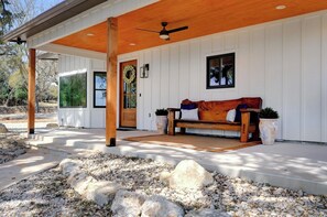 Terrace/patio - Blanco Hill Country Hideaway (Blanco)