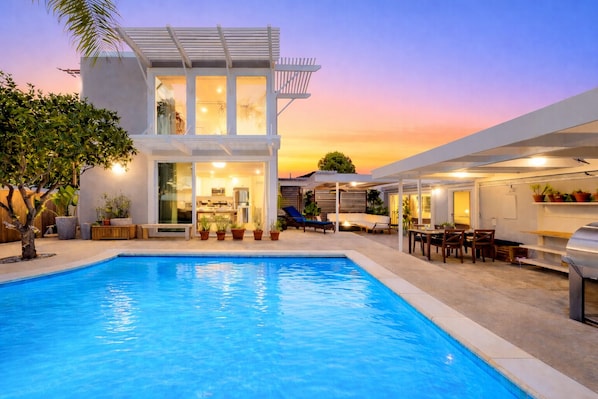 Pool - Perfect for Families W/Pool, Lrg Back Yard and AC! (San Diego)